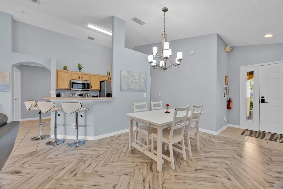 Great Room Dining and Counter area