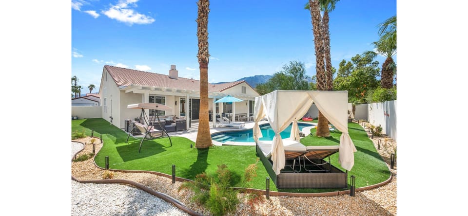 Relaxing, private  backyard with pool and spa