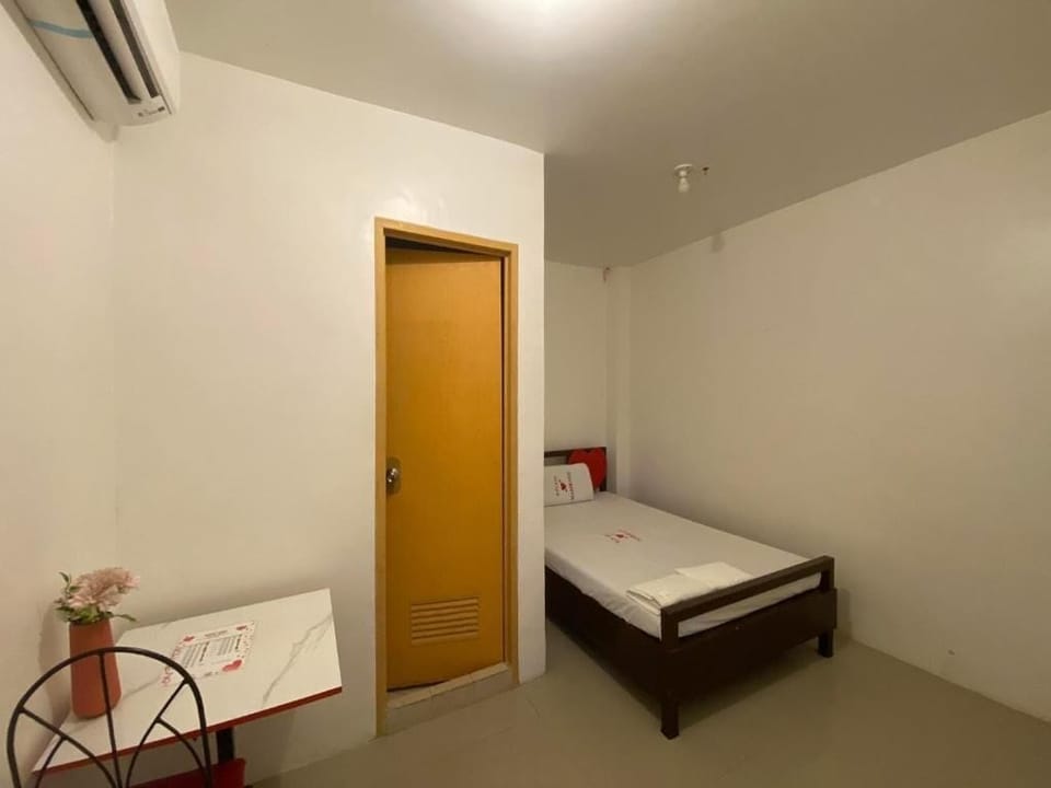 Deluxe Room | Desk
