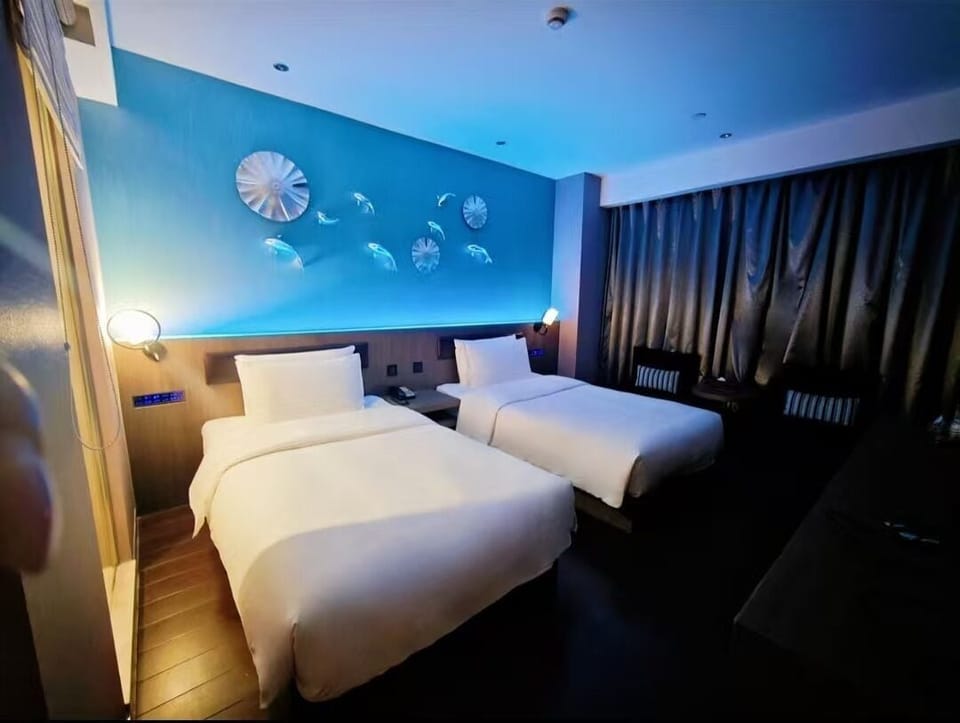 Superior Twin Room | Down comforters, free minibar, in-room safe, laptop workspace
