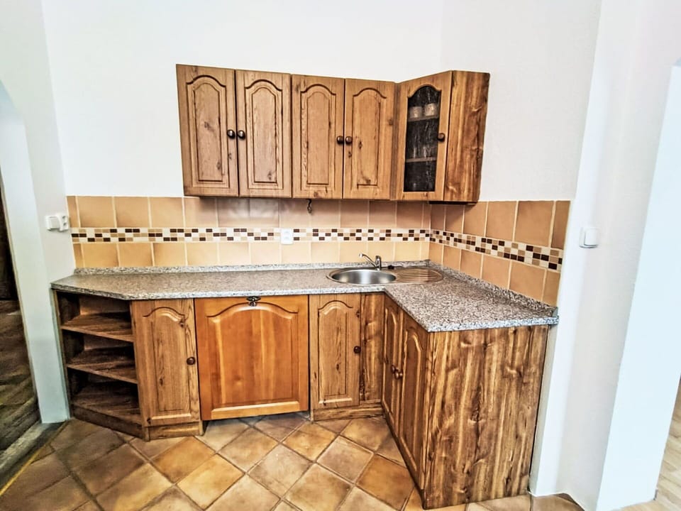 Flooring, Wood, Cabinetry, Floor, Countertop, Kitchen, Interior Design, Cupboard, Brown, Wood Stain