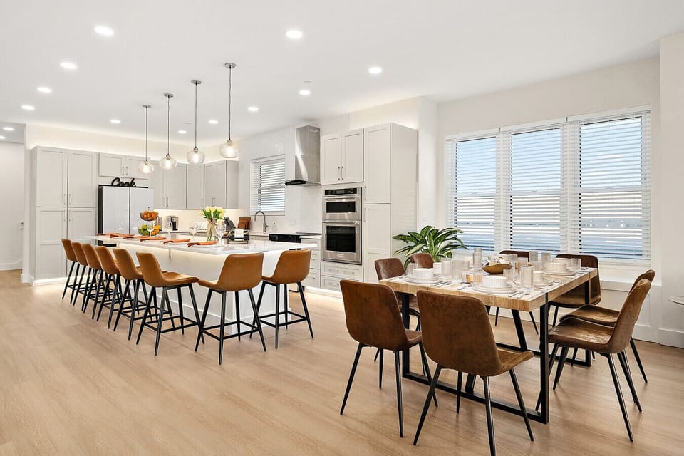 Kitchen & Dining Area