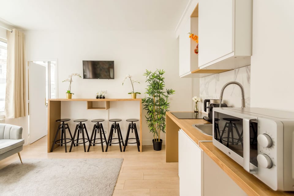 Apartment, City View | Private kitchen | Fridge, microwave, stovetop, electric kettle