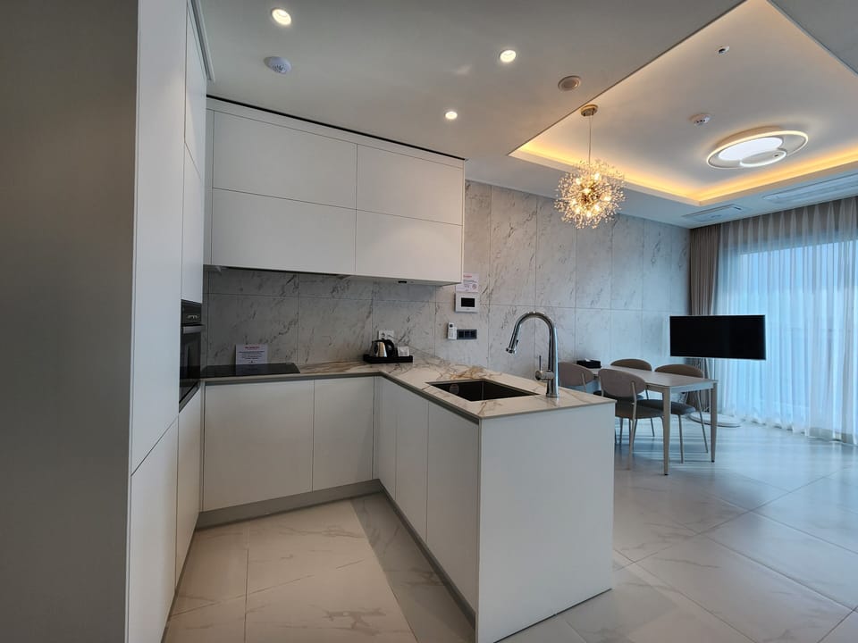 Suite, Balcony, Harbor View | Living area | TV