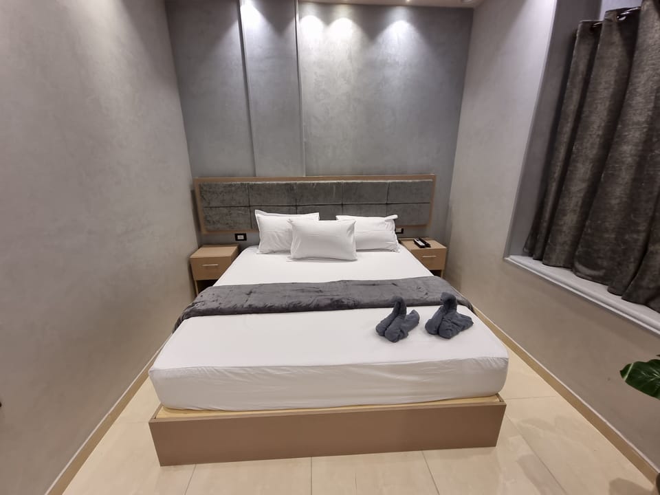 Egyptian cotton sheets, premium bedding, down comforters, pillowtop beds
