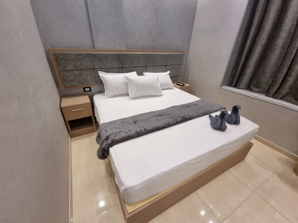 Egyptian cotton sheets, premium bedding, down comforters, pillowtop beds