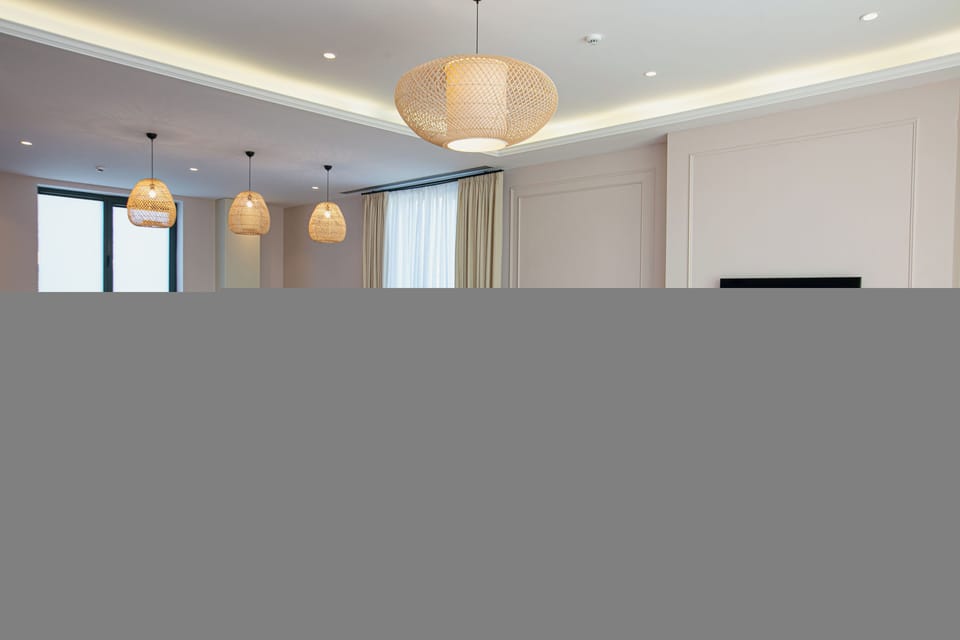 Comfort Villa, Mountain View | Living area | 55-inch Smart TV with satellite channels