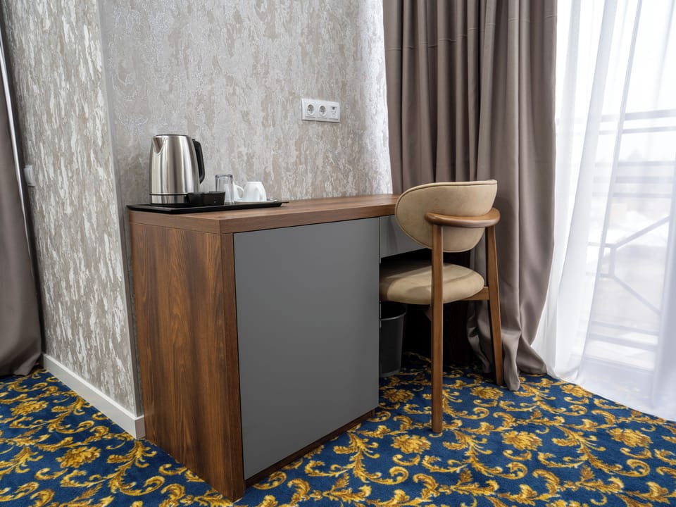 Superior Suite, Balcony | Desk, soundproofing, iron/ironing board (on request), WiFi (free)