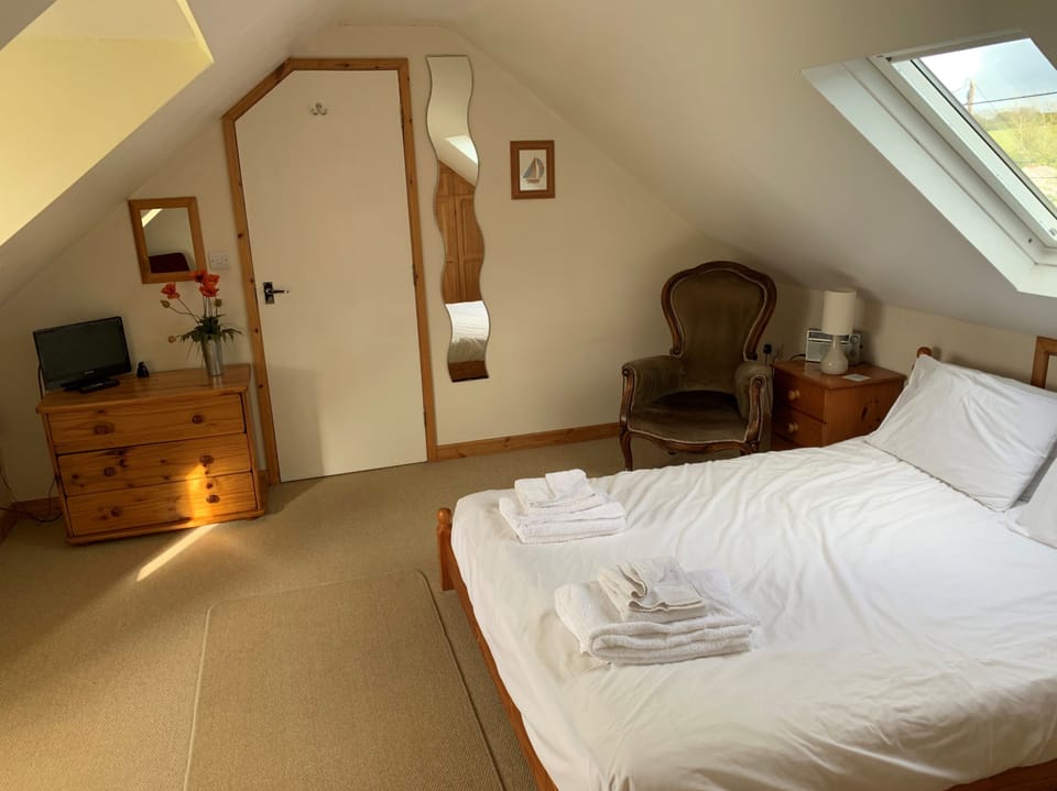 House - Sleeps 8, Close to Beach & Free Parking House in England