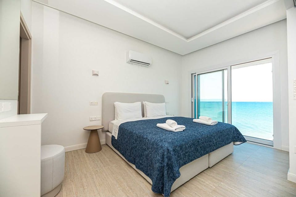 Deluxe Apartment, Balcony, Sea View | Egyptian cotton sheets, premium bedding, memory foam beds, free minibar