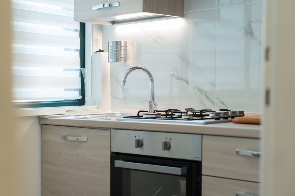 Apartment, 3 Bedrooms, Lake View | Private kitchen | Fridge, oven, stovetop, espresso maker
