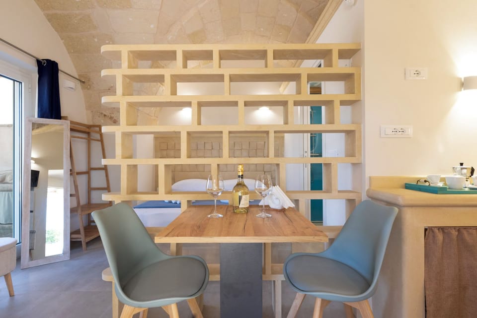 Room, 1 Double Bed, Non Smoking, Courtyard View | Living area | Flat-screen TV