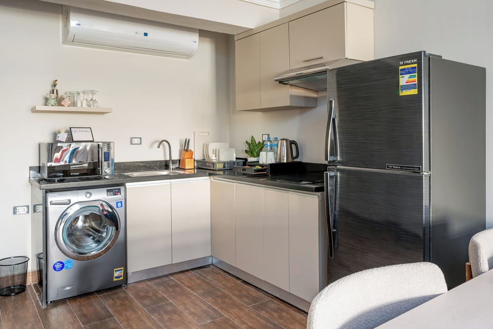 Studio, City View | Private kitchen | Mini-fridge, microwave, coffee/tea maker, electric kettle