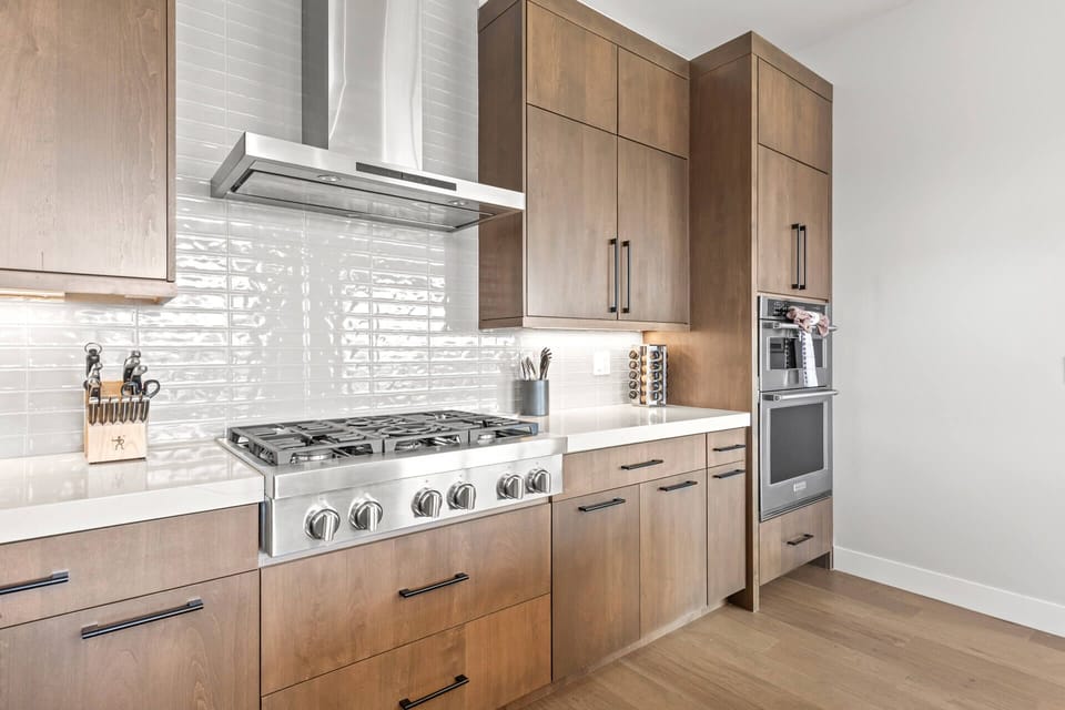 Klaim Retreats 822: Fully Equipped Kitchen with High-End Appliances