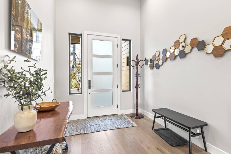 Klaim Retreats 822: Main Entry