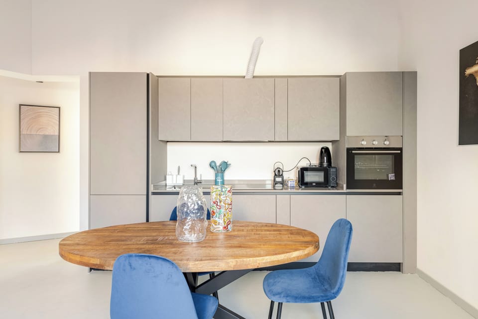 Suite, City View | Private kitchen | Oven, dishwasher, toaster, cookware/dishes/utensils