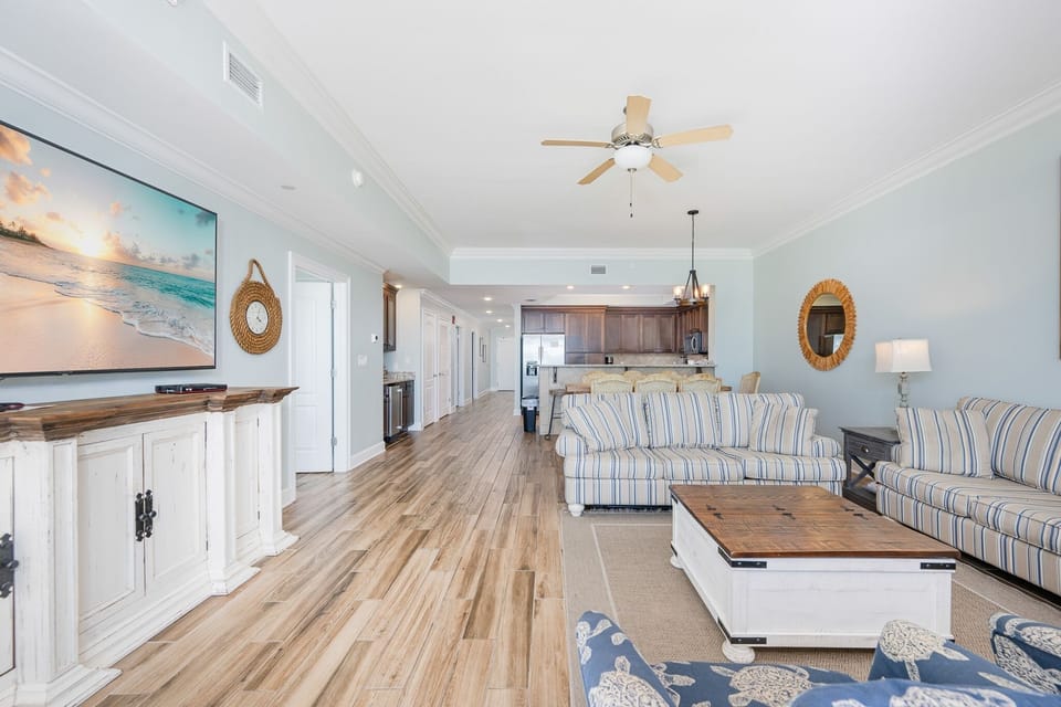 Condo, 3 Bedrooms | Living area