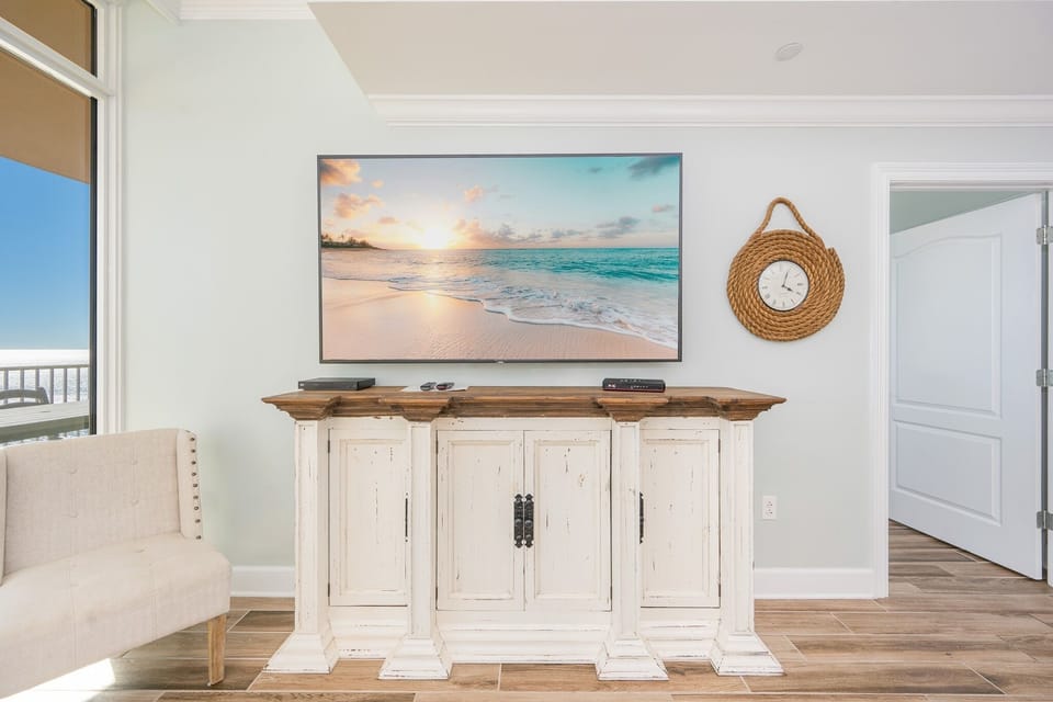 Condo, 3 Bedrooms | Interior