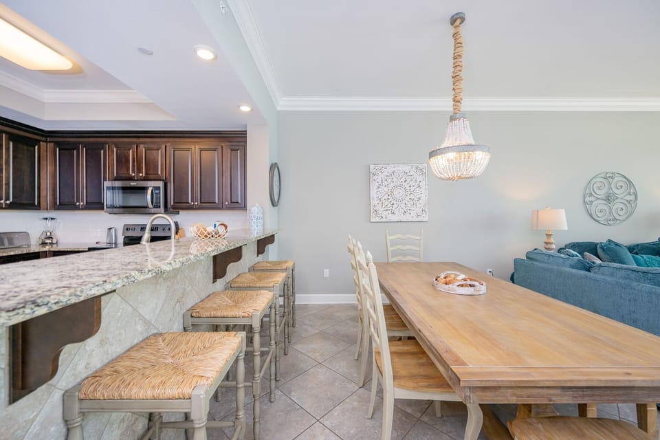 Condo, 3 Bedrooms | Dining