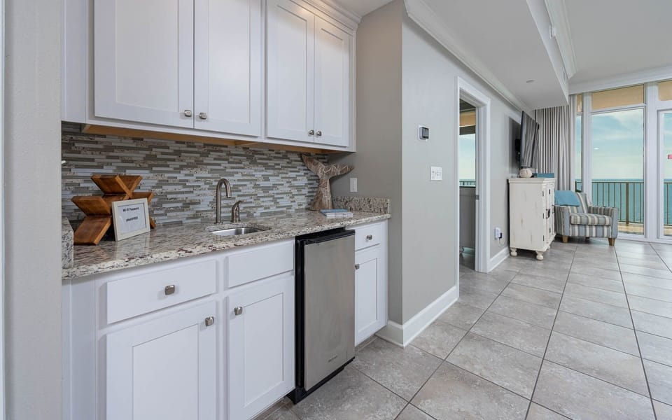 Condo, 3 Bedrooms | Private kitchen | Coffee/tea maker, fridge, oven