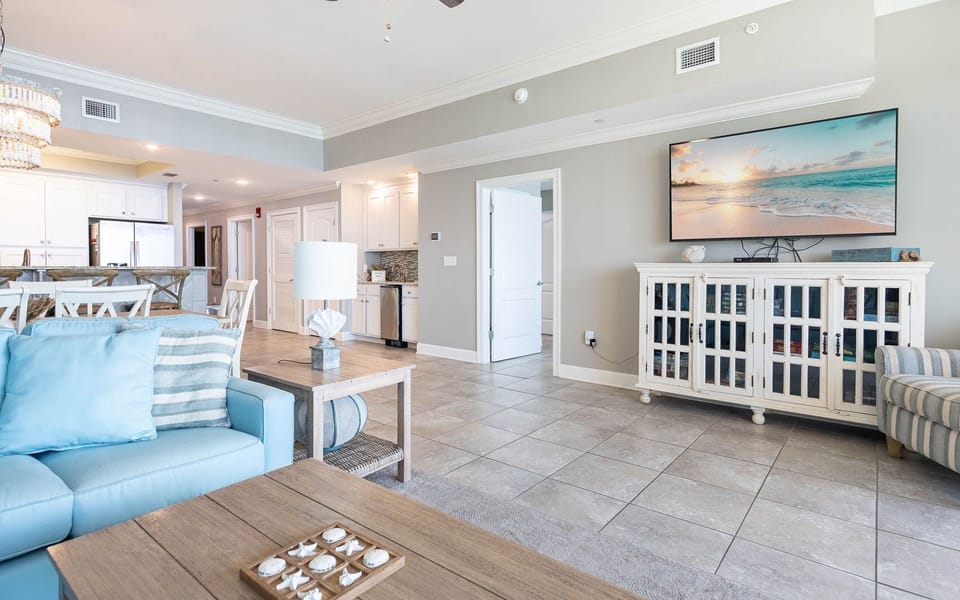 Condo, 3 Bedrooms | Living area