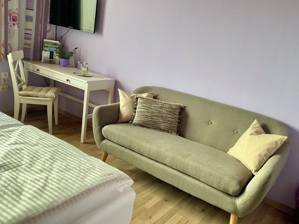 Double Room | Desk, free WiFi