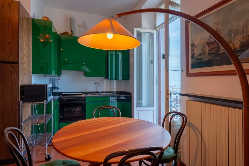 Apartment, 2 Bedrooms, Lake View | Dining room