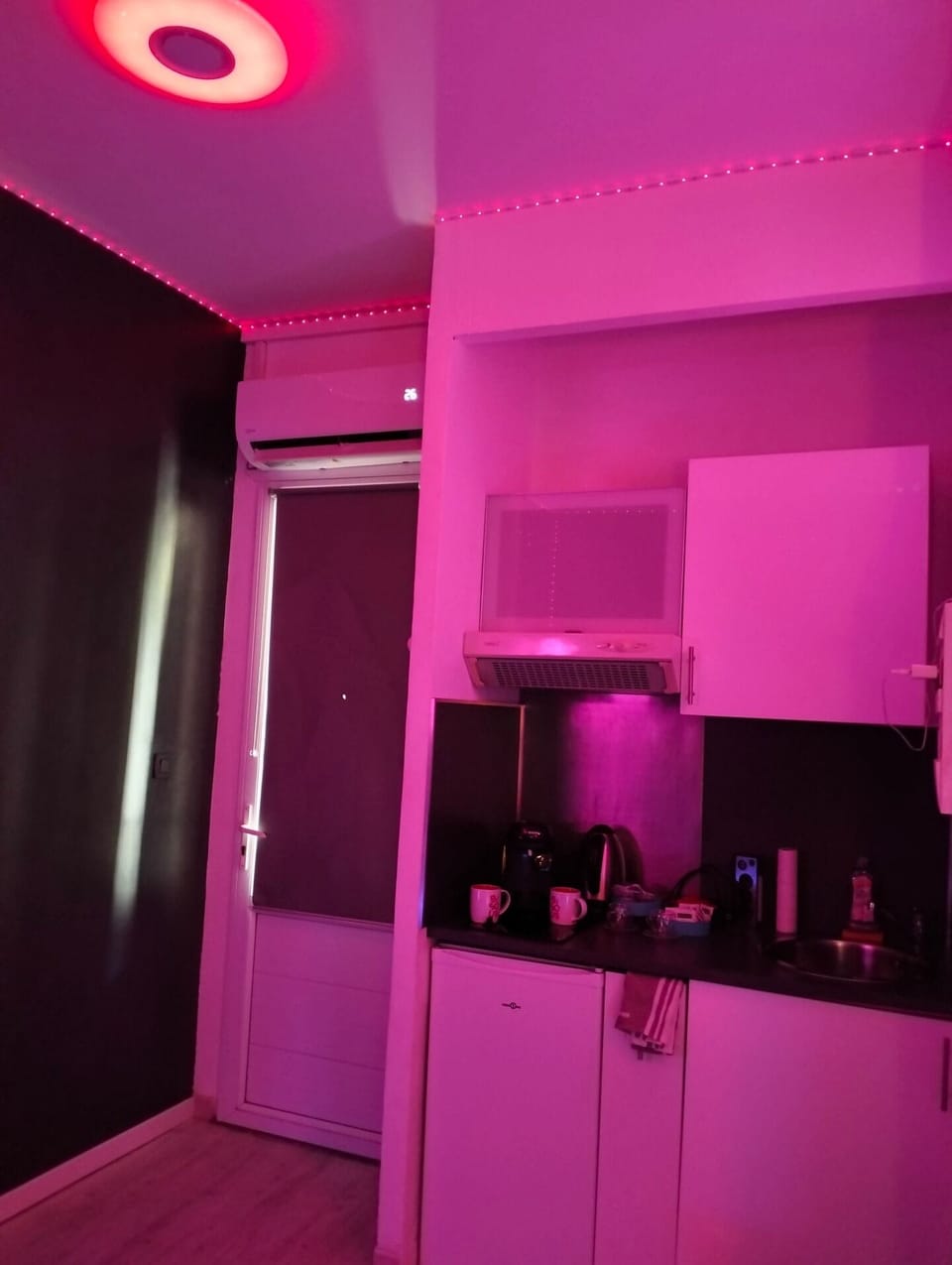 Romantic Room, Garden View | Private kitchen