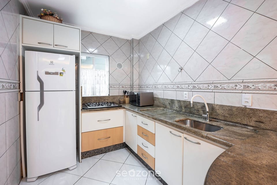 Basic Apartment | Private kitchen | Cookware/dishes/utensils