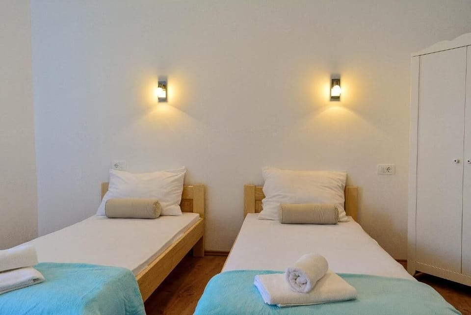 Classic Double or Twin Room, City View | Desk, laptop workspace, free WiFi