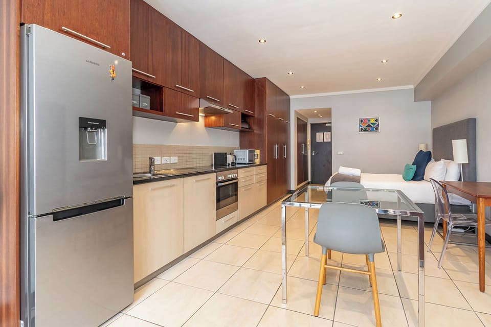 Studio | Private kitchenette | Cookware/dishes/utensils