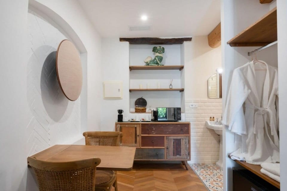 Deluxe Room, Patio, Garden View | Soundproofing, free WiFi