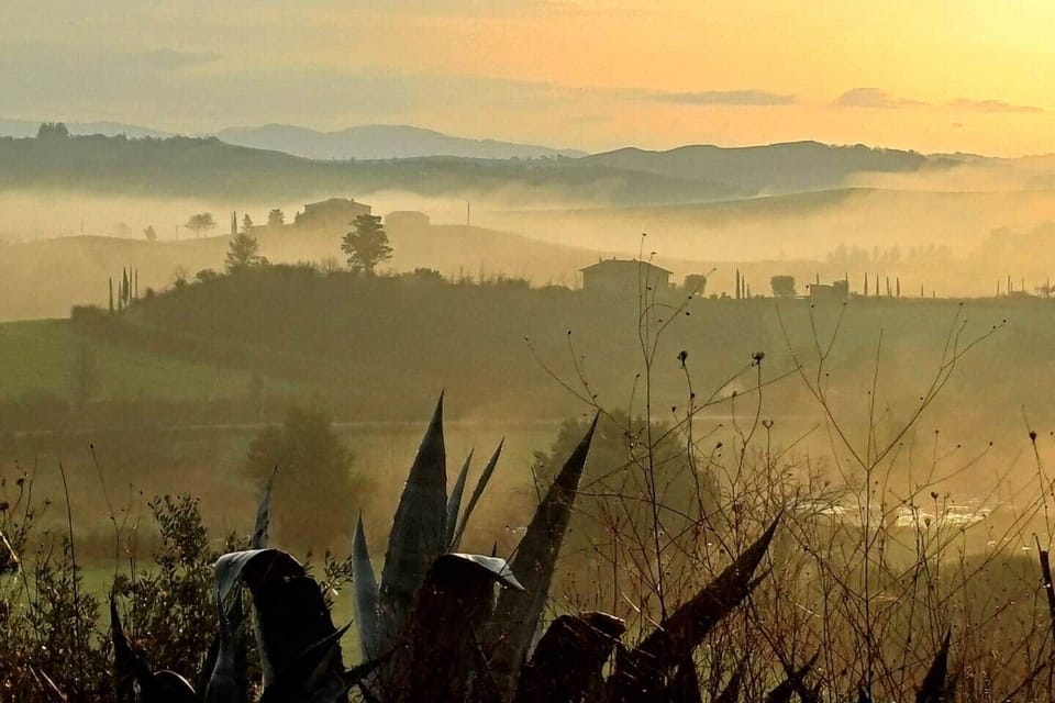 La vista verso l'alba e colline circostanti