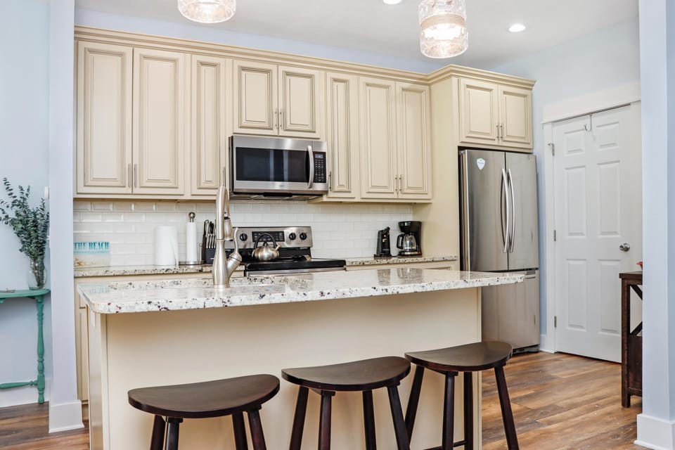 House, 1 King Bed with Sofa bed (The Salty C Shell) | Private kitchen | Oven, toaster
