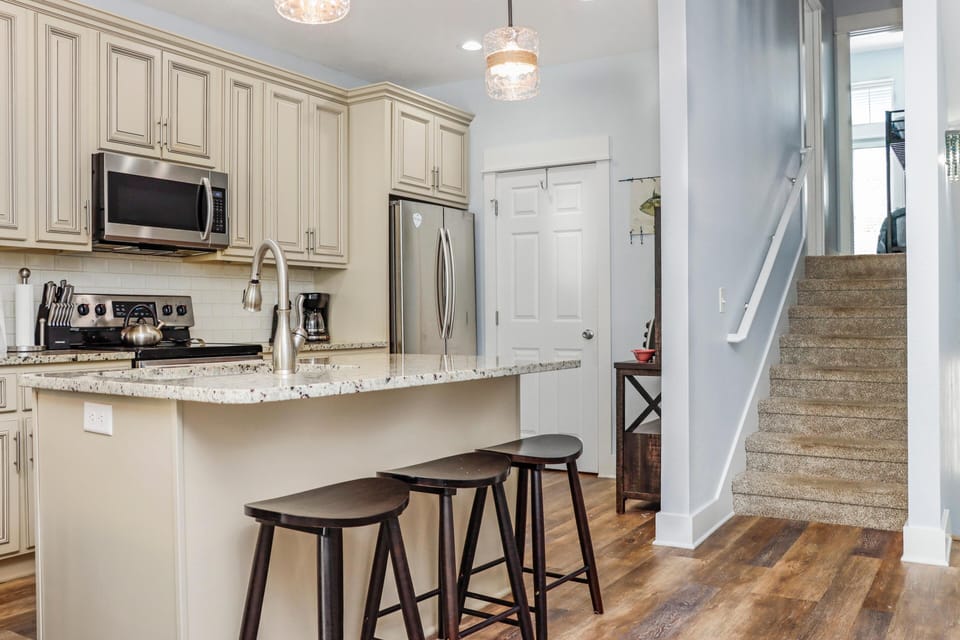 House, 1 King Bed with Sofa bed (The Salty C Shell) | Private kitchen | Oven, toaster
