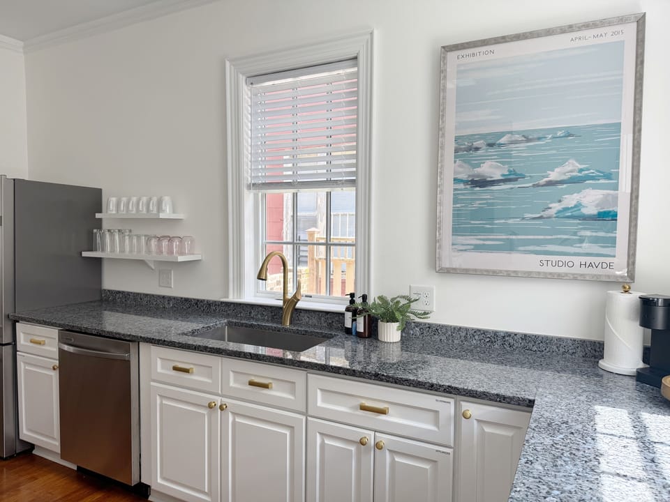 House, Balcony, Courtyard View | Private kitchen | Coffee/tea maker