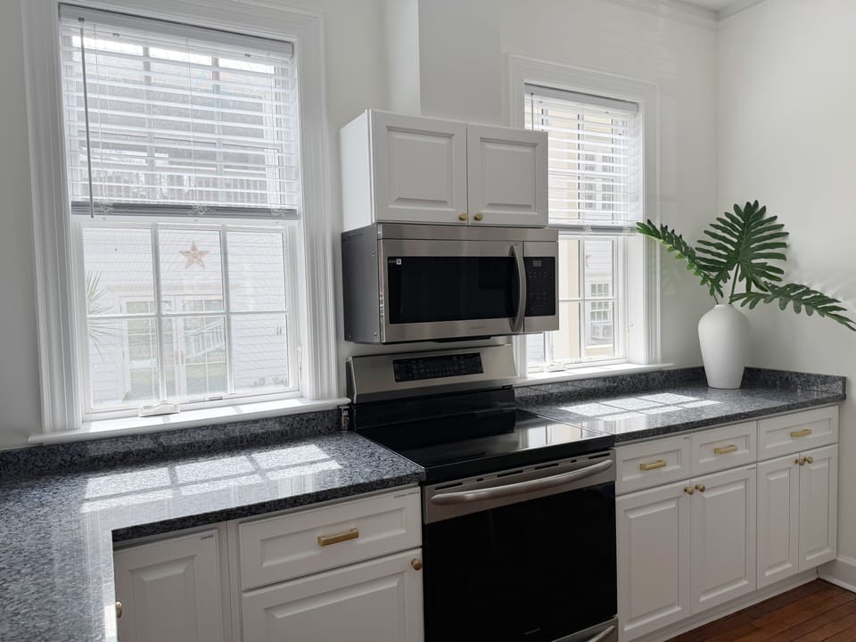 House, Balcony, Courtyard View | Private kitchen | Coffee/tea maker