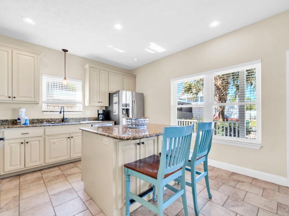 House, Multiple Beds (2 Palms A) | Private kitchen | Oven, toaster