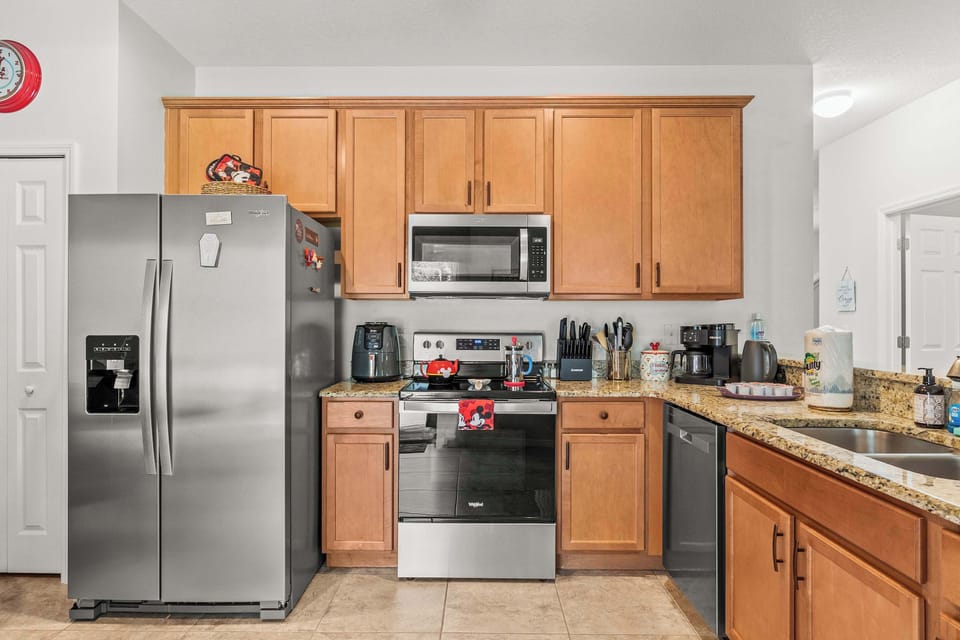 House, Multiple Beds, Pool Access, Pool View (Paradise Falls) | Private kitchen