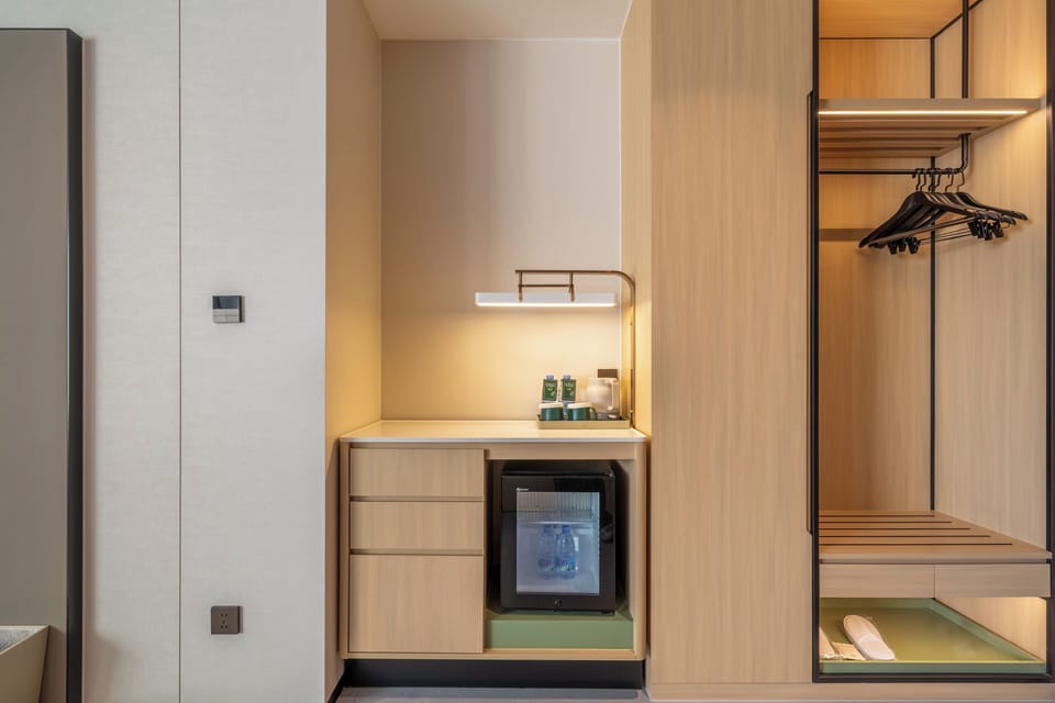 Standard Room, 1 King Bed