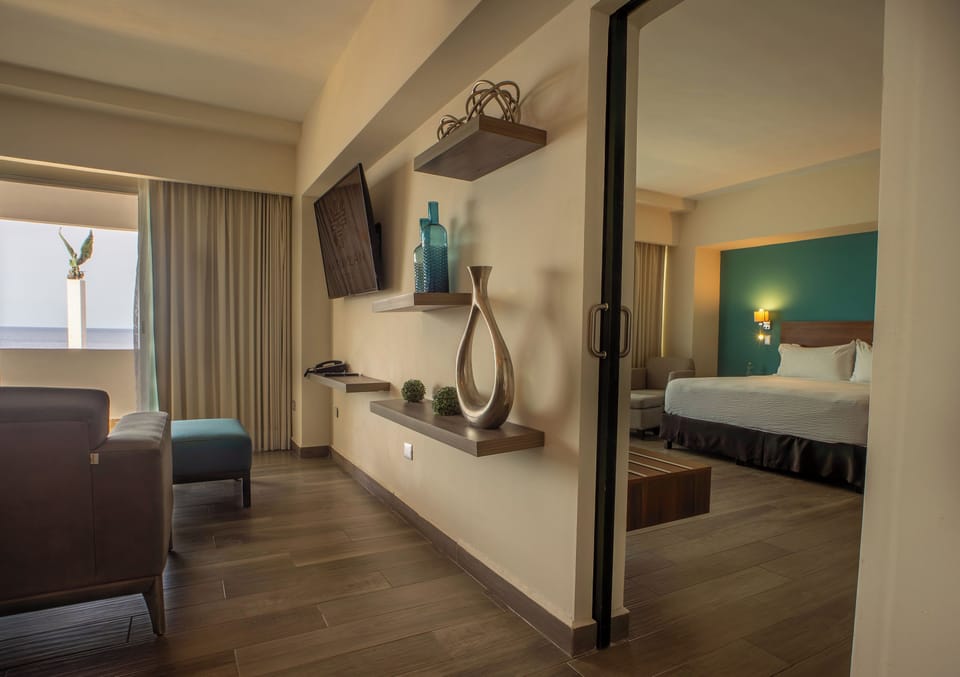 Deluxe Studio Suite, Sea View | Premium bedding, in-room safe, blackout drapes, iron/ironing board