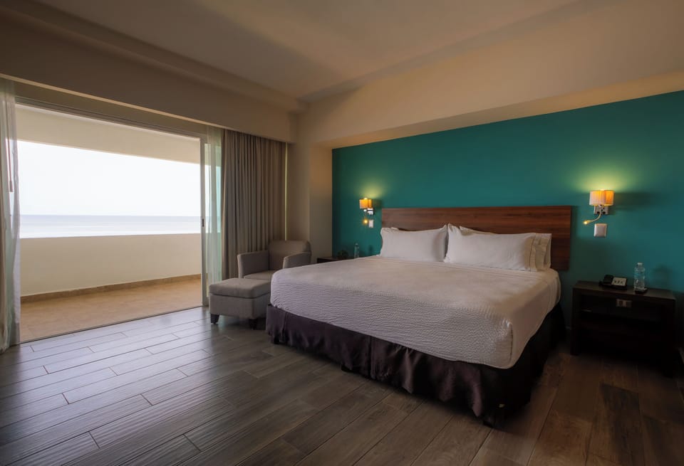 Premium bedding, in-room safe, blackout drapes, iron/ironing board
