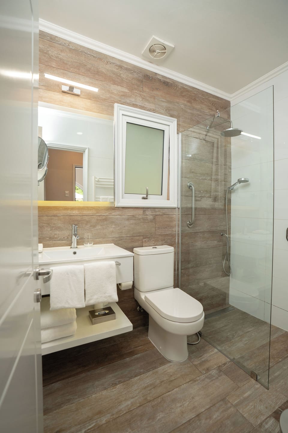 Standard Double Room, Garden View | Bathroom | Shower, hair dryer, towels, soap