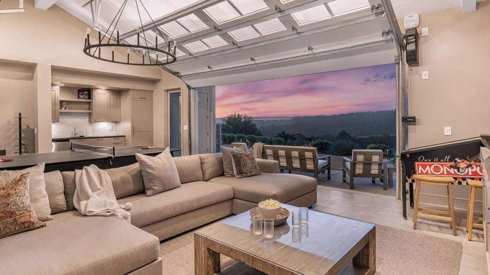 House (6 Bedrooms) | Interior
