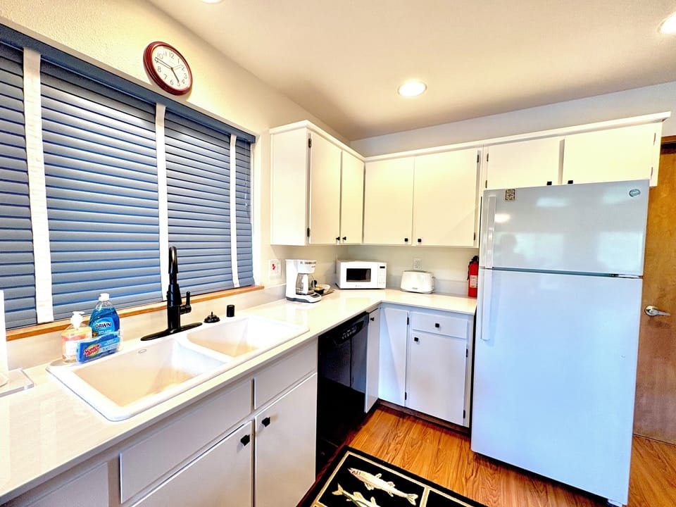 Kitchen - Double sink / Drip Coffee Pot / Toaster and Microwave