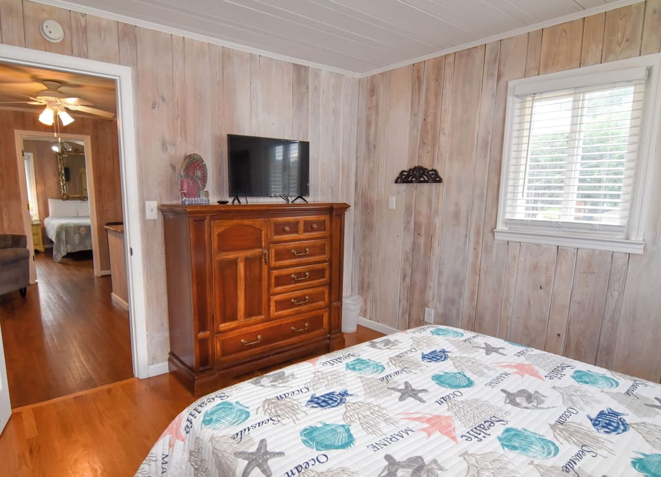 Queen in 6th Bedroom