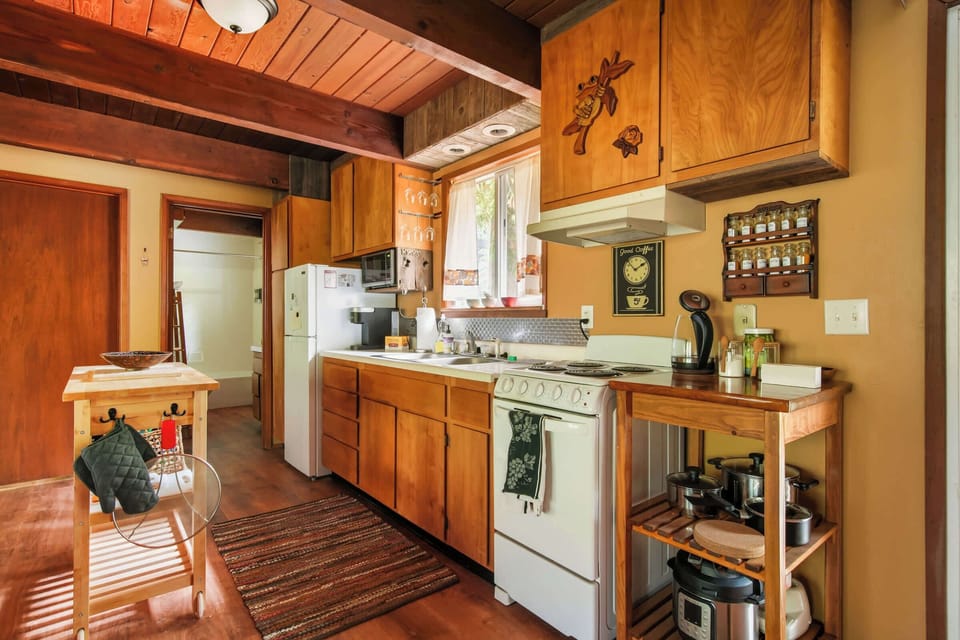 Full kitchen with a range, oven, and coffee station