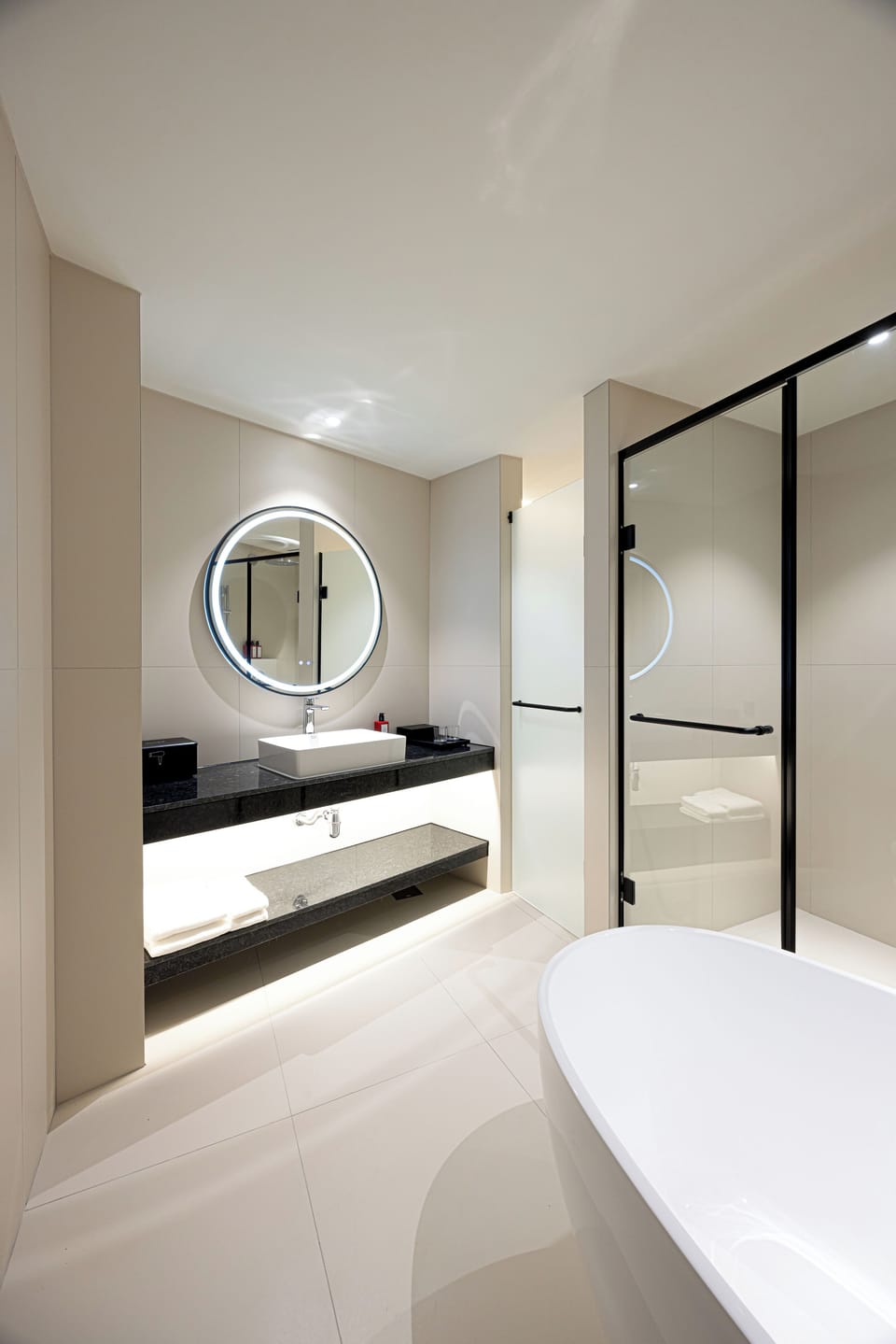 Signature Double - Panoramic Ocean View | Bathroom | Separate tub and shower, hair dryer, bidet, towels