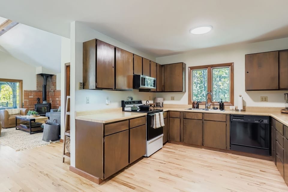 House, 3 Bedrooms | Private kitchen | Coffee/tea maker, fridge, oven, electric kettle