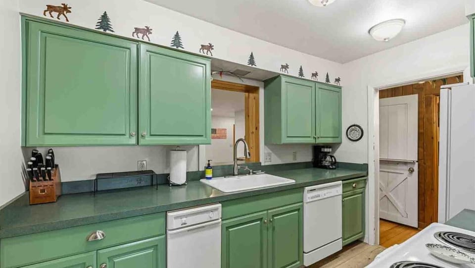 Whitefish Lake Walapai Cabin (9057)